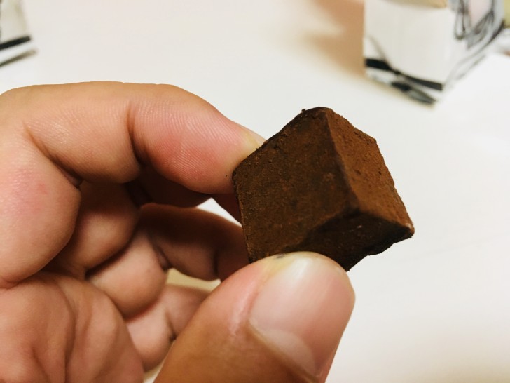 神戸魔法の生チョコレート　チョコ